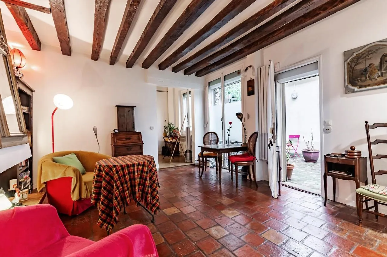 Veeve - Rustic Allure Paris France