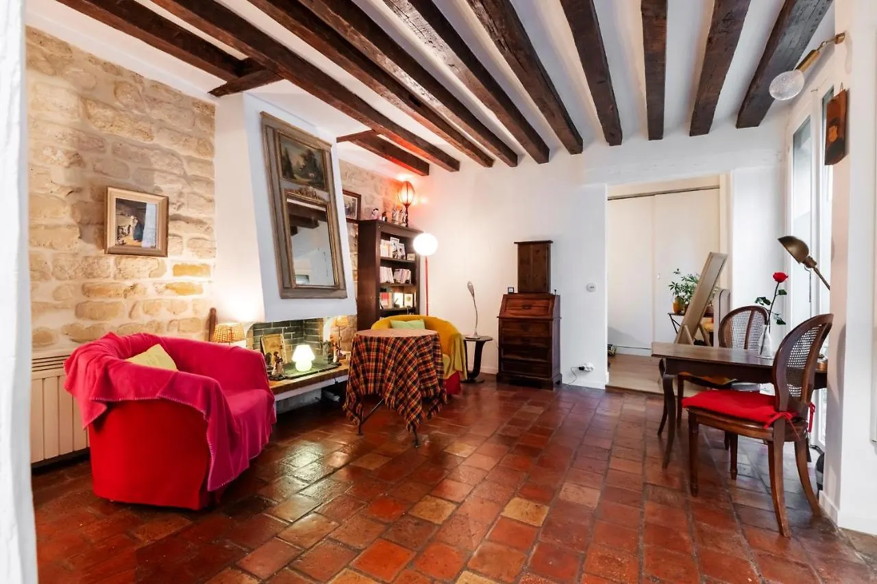 Veeve - Rustic Allure Paris Apartment